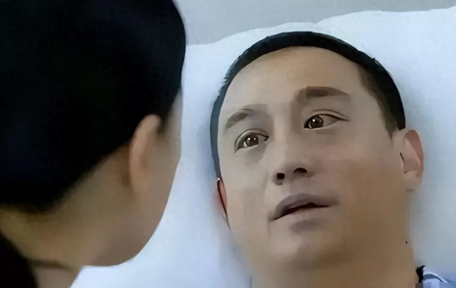 内娱就又"炸"了!离婚、戴呼吸机、一个比一个离谱