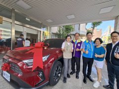 儿一句「很缺」触动父善心！台中「狮兄」捐赠消防警备车
