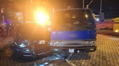 男子驾车使用辅助驾驶系统 在国1杨梅休息站连撞3车