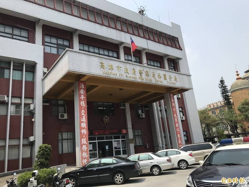 林园分局将厘清捷运偷拍案。(记者洪臣宏摄) 林园分局将厘清捷运偷拍案。(记者洪臣宏摄)