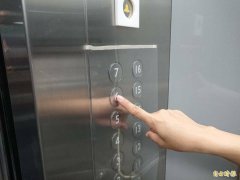 医院工友PO电梯幻想文 诓2护理长「爽歪歪」赔6万