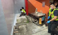 妙龄女负气离家独坐土地公庙啜泣  只因不愿回诊