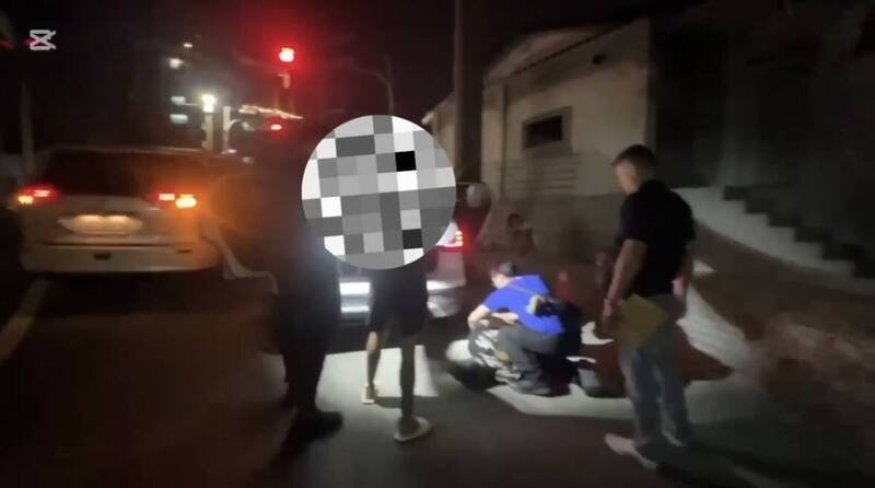 新竹市警方破获横行中部县市娃娃机与自助洗衣店兑币机的窃盗集团。(记者洪美秀翻摄) 新竹市警方破获横行中部县市娃娃机与自助洗衣店兑币机的窃盗集团。(记者洪美秀翻摄)