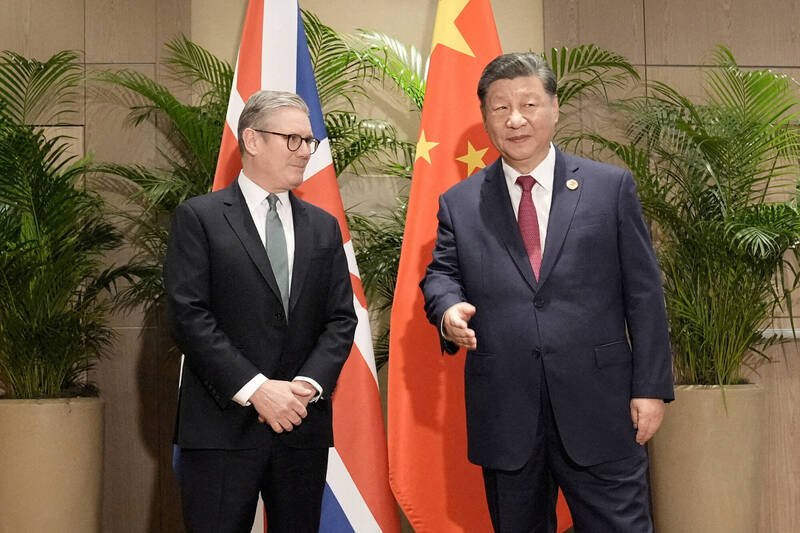 图为英国首相施凯尔(左)和中国国家主席习近平(右)去年在巴西出席G20峰会。(路透档案照) 图为英国首相施凯尔(左)和中国国家主席习近平(右)去年在巴西出席G20峰会。(路透档案照)