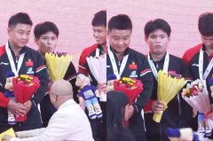 尴尬！中国队选手狂闻「臭花」差点吐 亚锦赛颁奖台嫌弃反应全都录