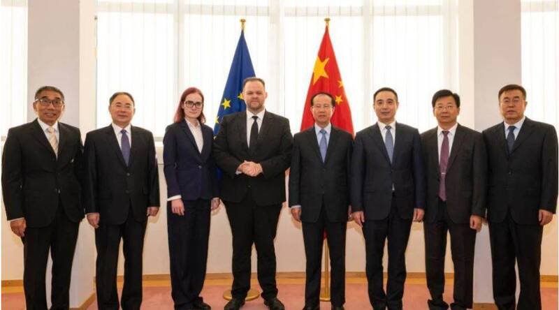 欧洲议会和中国人大代表团16日在比利时布鲁塞尔会谈。(撷取自@EnginEroglu_FW X平台) 欧洲议会和中国人大代表团16日在比利时布鲁塞尔会谈。(撷取自@EnginEroglu_FW X平台)