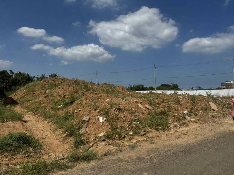 环检警联手查获徐姓主嫌为首的弃土集团,涉嫌于桃园市龙潭区、桃园区与大园区等3处山坡地及农地,大量倾倒营建废弃物及废土。(图由环管署提供) 环检警联手查获徐姓主嫌为首的弃土集团,涉嫌于桃园市龙潭区、桃园区与大园区等3处山坡地及农地,大量倾倒营建废弃物及废土。(图由环管署提供)