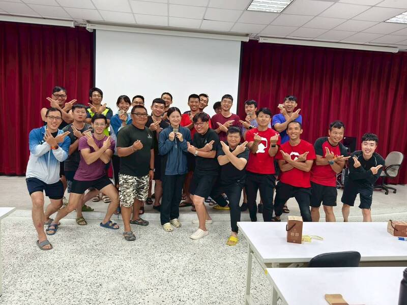 新竹县政府消防局办理潜水密集训练,18名学员取得结训证书。(新竹县消防局提供) 新竹县政府消防局办理潜水密集训练,18名学员取得结训证书。(新竹县消防局提供)
