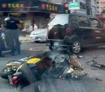 高职生骑微电二轮车与轿车猛撞「对折」不治 校方启动心理辅导