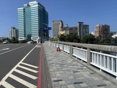 6旬男高雄爱河落水 职业军人跳入救起