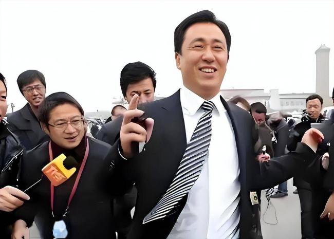 许家印的“三瘾”：官瘾、钱瘾、色瘾