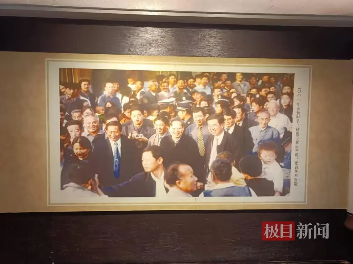 探访合肥三河镇杨振宁旧居 市民赶来献花