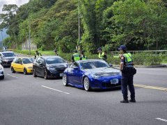 千名车友约拍摄聚会涌进新北、基隆交界处  警取缔68件违规