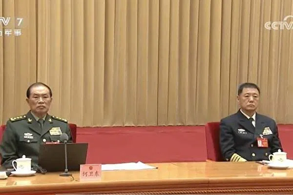 中共二十届四中全会星期一（10月20日）召开之际，中国国防部通报，中共中央军委副主席何卫东（左）、军委政治工作部原主任苗华（右）等九名解放军将领“涉嫌严重职务犯罪”，被开除党籍、军籍。 （央视视频截图）