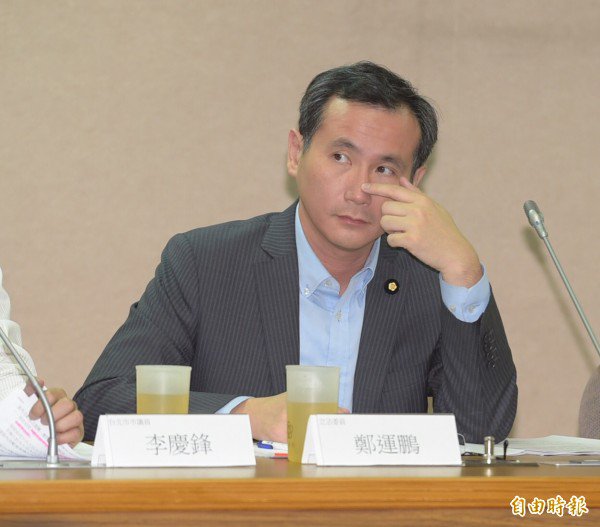 郑运鹏批评,当了8届立委的黄昭顺,竟然是这种议事程度。(资料照,记者黄耀征摄) 郑运鹏批评,当了8届立委的黄昭顺,竟然是这种议事程度。(资料照,记者黄耀征摄)
