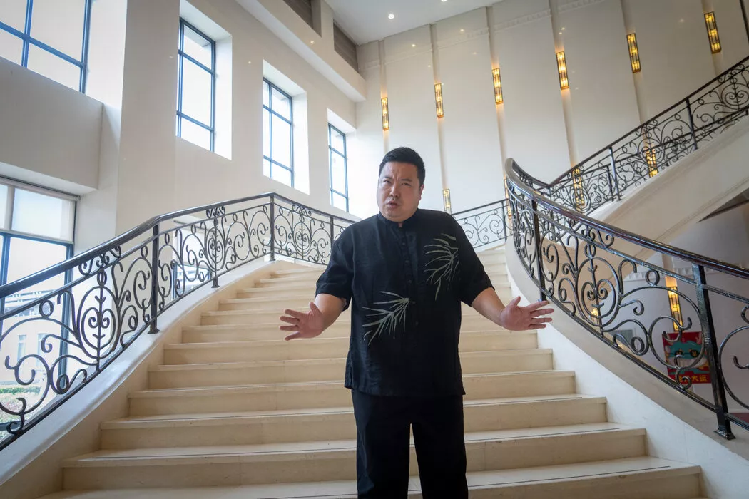 他从未去过美国，但他成了“中国特朗普”
