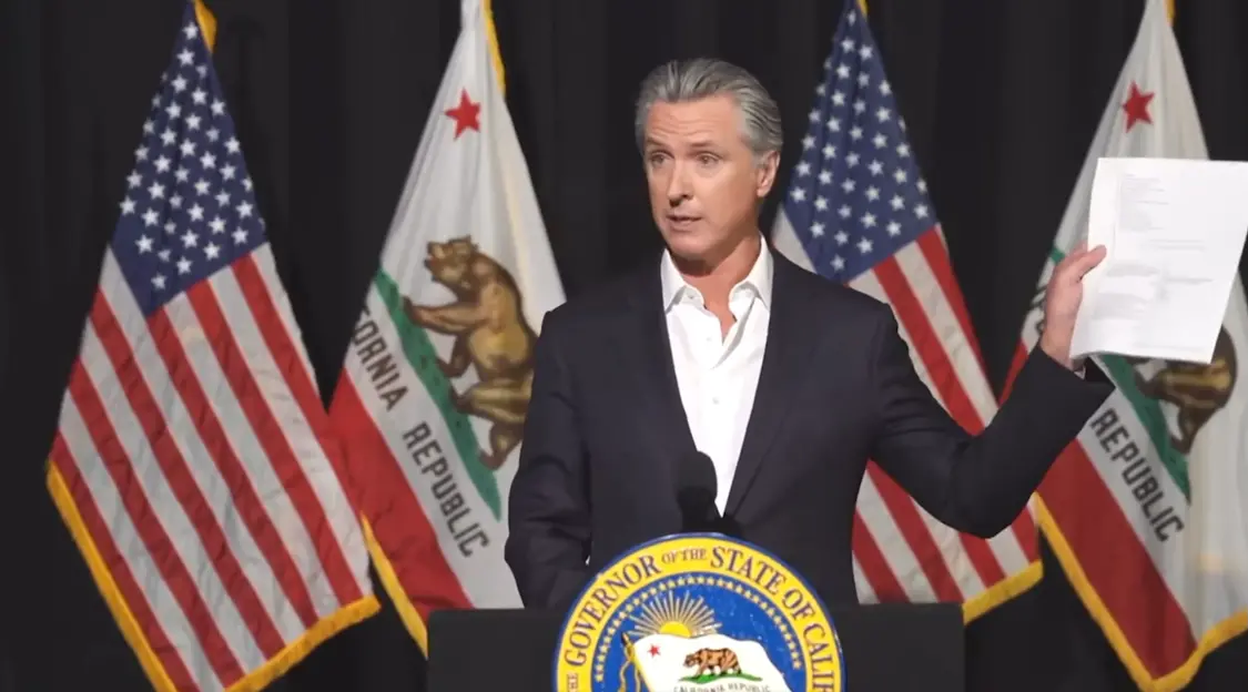 加州州长硬刚白宫:敢派兵,一纳秒内起诉!