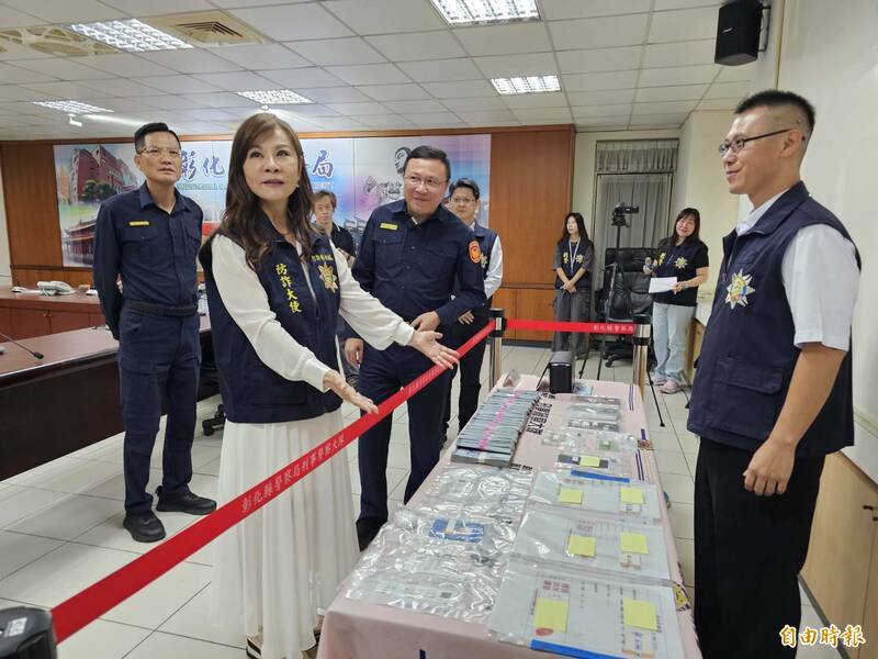 台语天后龙千玉化身防诈大使，分享打诈经验。（记者刘晓欣摄）