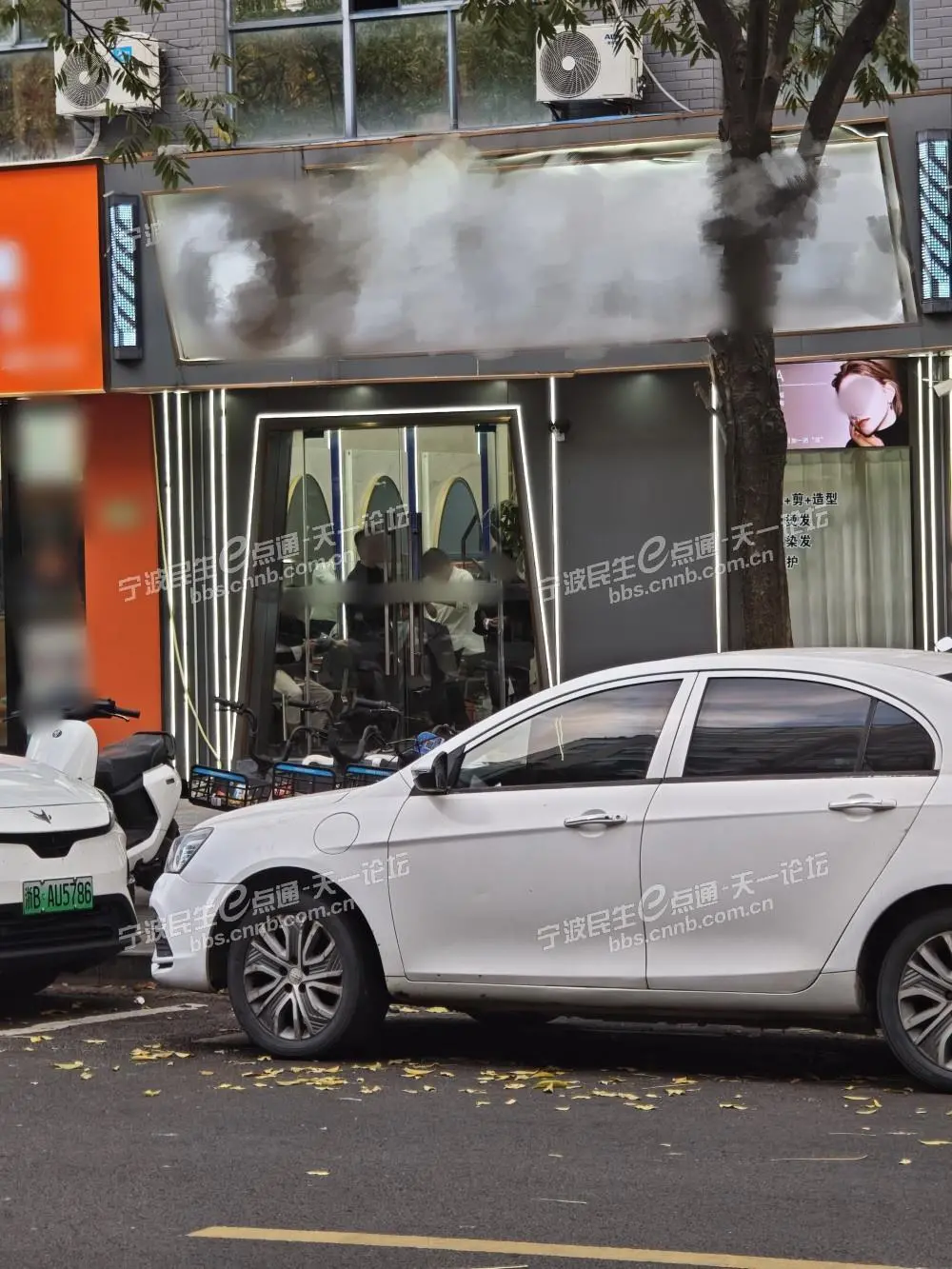 男子剪头花了6万元 店员说头上有虫卵用了30支药