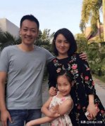 辛柏青吃饭被偶遇 瘦了老了破碎感太强 一旁李乃文不停给他夹菜