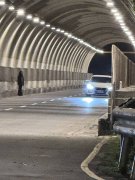 独家》隧道惊见「人形鬼影」差点摔车 基隆男拍照跑去找妈祖求解