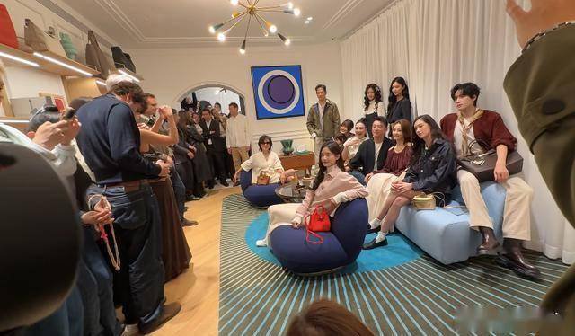 上海这一天:媚眼狐面、独占C位的李一桐 让我看到内娱残酷一面