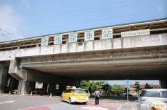 菲男月台从容现身「露鸟」 台女大声喝叱后闪人