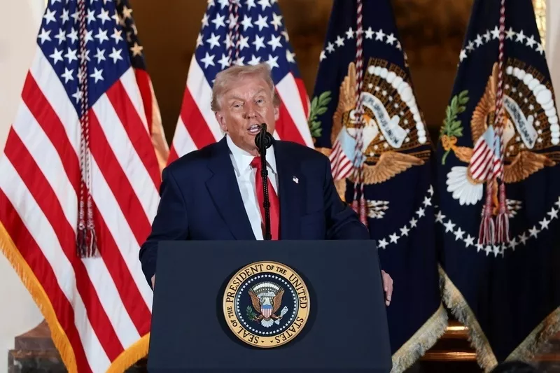 民主党人:特朗普自我挖坑,给了中国底牌