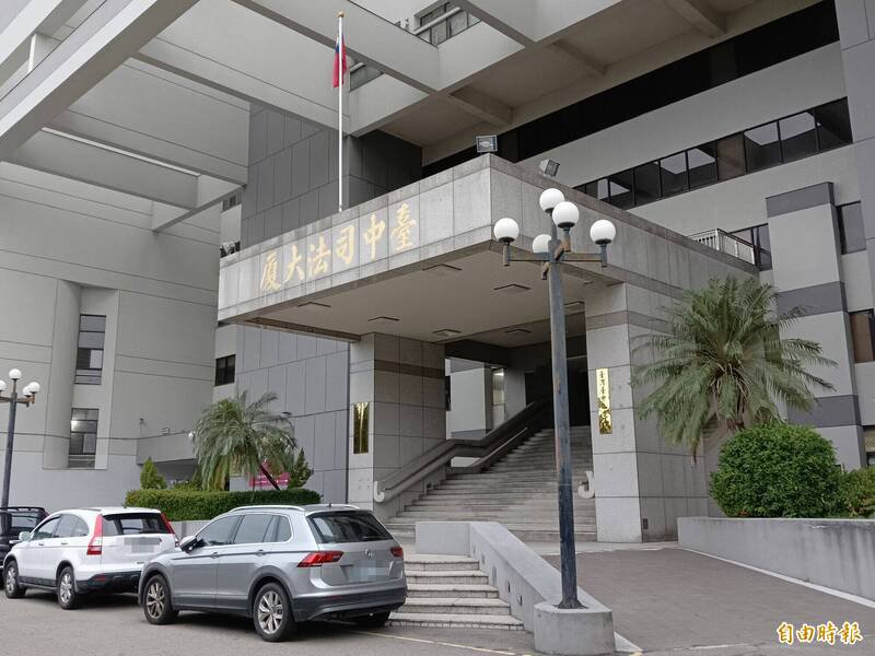 林欣月成立「中华白阳四贵灵宝圣道会」，却假藉「借窍驱魔」殴打信徒致死，台中地院今判林5年7月徒刑。（记者陈建志摄）