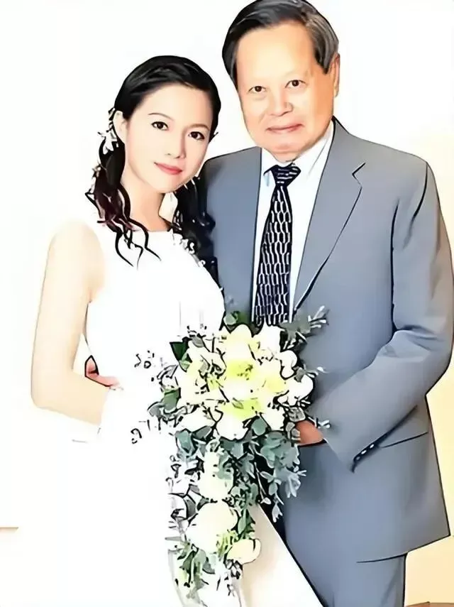 翁帆与杨振宁结婚照