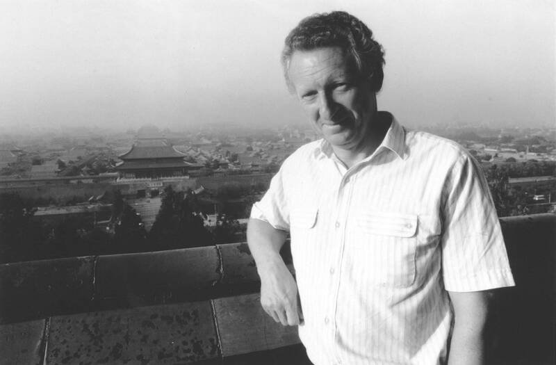 中共文化大革命期间任路透社驻北京特派员的葛雷（Anthony Grey）曾遭中国软禁逾两年；图为他在紫禁城留影。（路透）