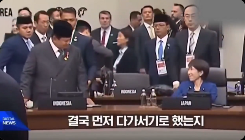 先入座的高市早苗，主动先向还未就坐的普拉伯沃微笑致意，普拉伯沃察觉后也立刻向她点头。（图撷自threads）