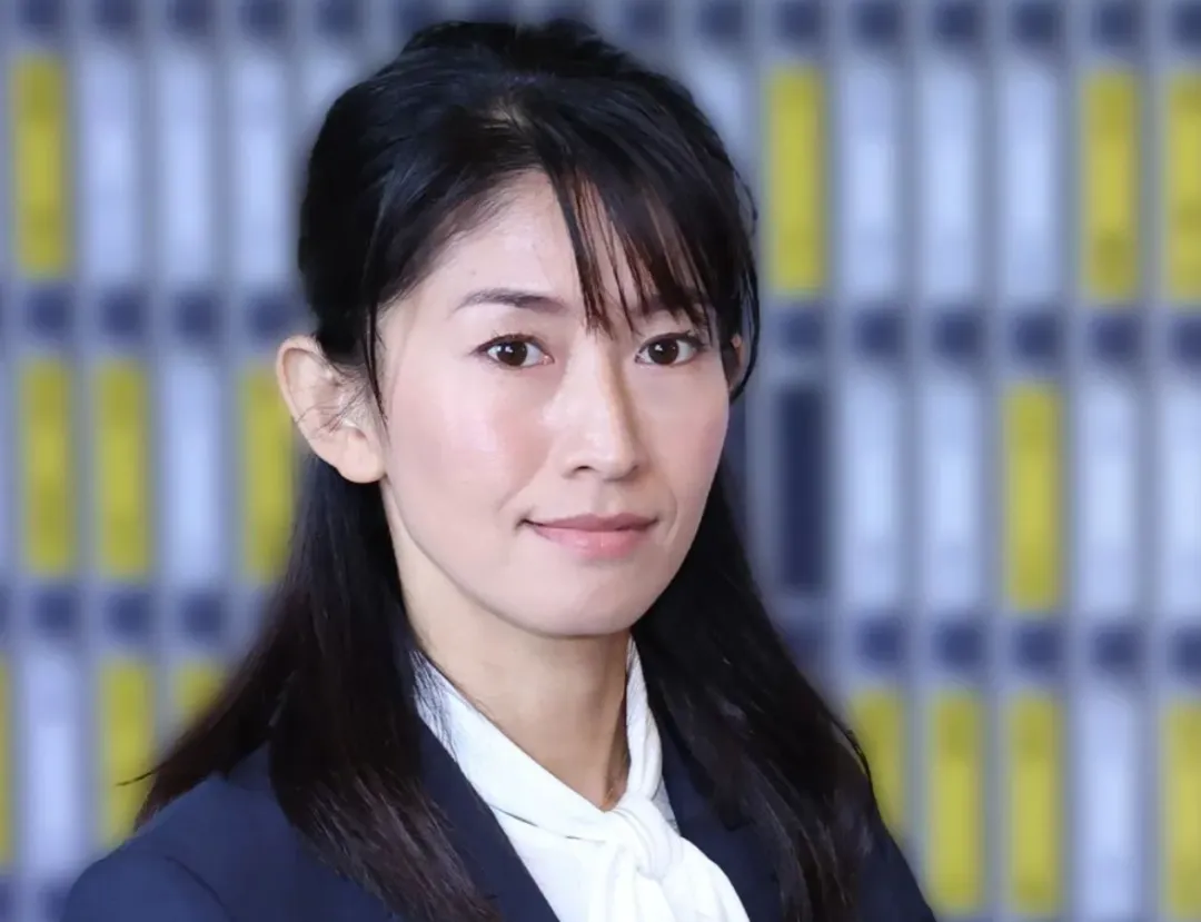 日本写真女星成内阁政务官,性感照片全网刷屏 日本写真女星成内阁政务官,性感照片全网刷屏