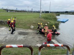 微风运河漂浮尸 疑70岁妇人溺毙无特殊外伤