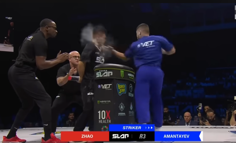 中国祁家通背拳第9代传人赵鸿刚，日前代表中国出战耳光对打赛「Power Slap」。（图撷取自YouTube）