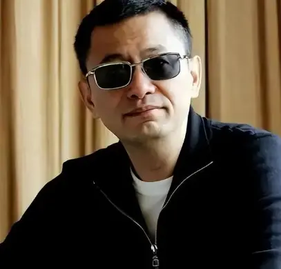 王家卫聊天录音曝光：对金靖开黄腔，说唐嫣太装