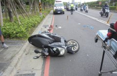 新北32岁骑士疑摔车倒地后遭货车辗过 头部重创伤重不治