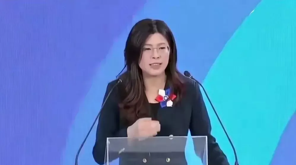 郑丽文就职国民党新任主席激情演说 马英九落泪