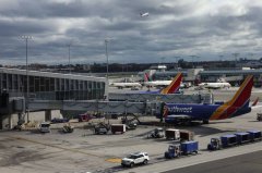 美政府停摆航管人力短缺 纽约机场航班延误达2小时