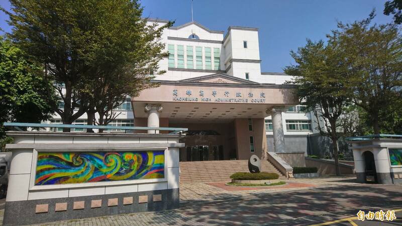 谢姓上尉军官涉持手机进入战情再室，被军方惩处记大过，不服上诉被高雄高等行政法院驳回。（记者鲍建信摄）