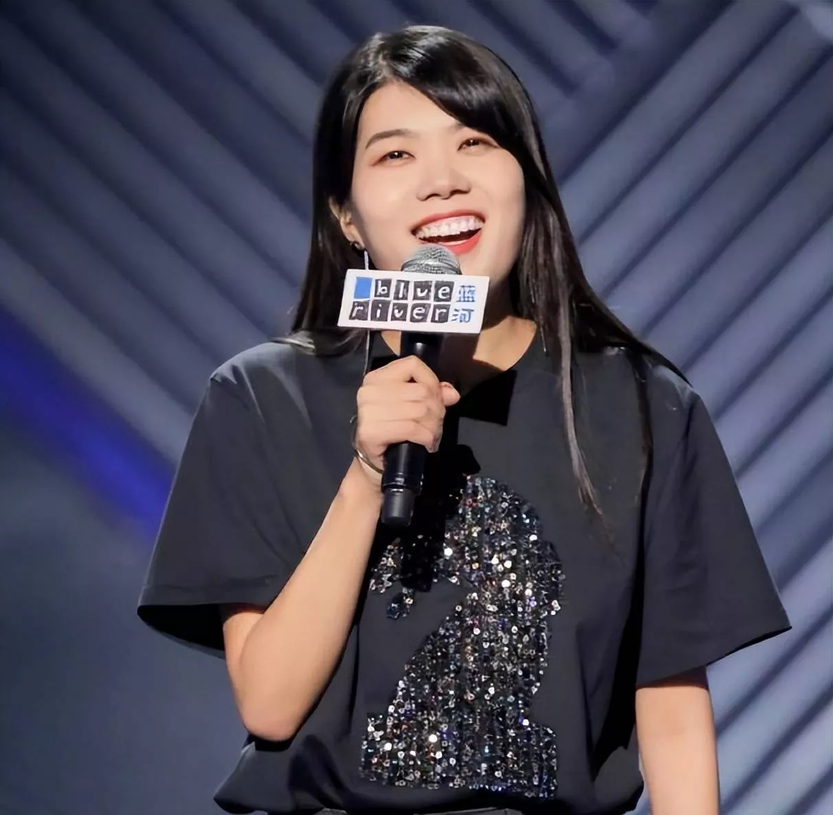 杨笠突然清空社媒!自曝生病睡眠差,长期遭攻击