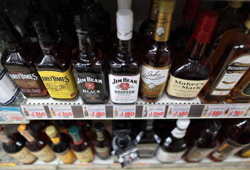 中国买家表示,他们再也无法以之前的价格买入日本威士忌了。 (彭博)☆饮酒过量 有害健康 禁止酒驾☆