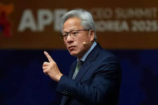 五万亿美元的英伟达，让世界开始恐惧