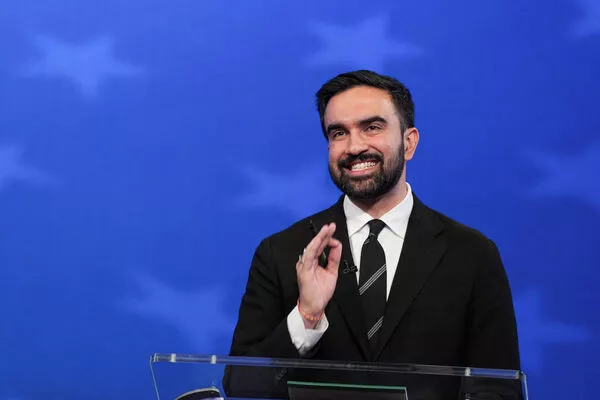 纽约市长选战~欧巴马力挺"穆斯林新星",川普怒骂共产党员