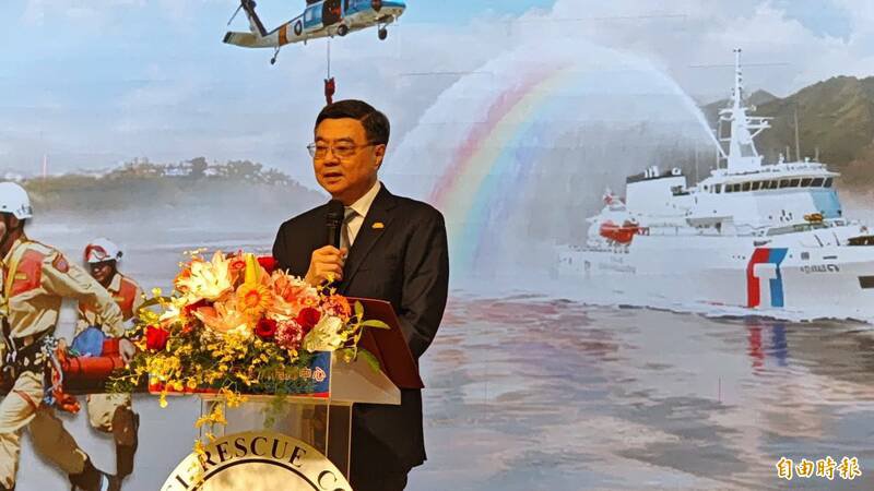 卓荣泰说，这次去花莲马太鞍溪堰塞湖灾区勘灾时，遇到9名徒步登上坝顶勘查的工作人员，因为他们的帮助，让大家做出正确、有效判断，以及后续防治和预防工作增加相关经验。（记者陆运锋摄）