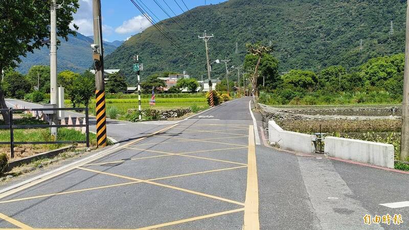 吉安乡干城二街及干城三街路口发生一起行人被钉子绊倒的意外提起国赔，法院判乡公所败诉确定。（记者王锦义摄）