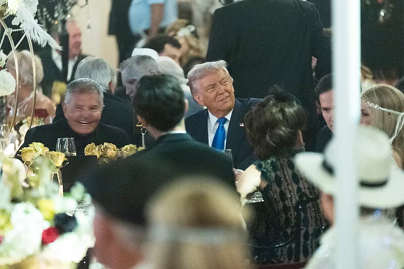 联邦政府关门停摆之际,特朗普举办奢华万圣节派对