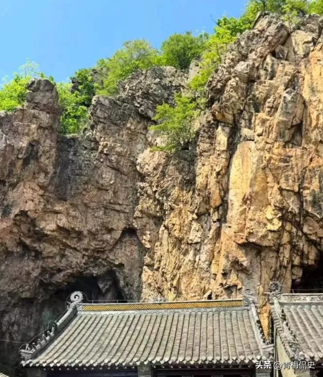 辛柏青带17岁女儿寺庙祈福！父女俩一直牵着手