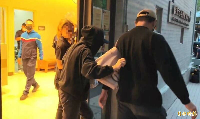 陈男日前解剖后，陈母及亲友离去时不发一语。（资料照，记者陆运锋摄）