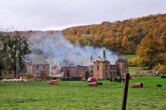 法国蒙迪厄修院惨遭祝融 主建筑烧毁有坍塌危险